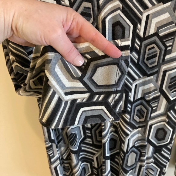 SW3 geometrical patterned minidress w/ removable choker. - Picture 3 of 7